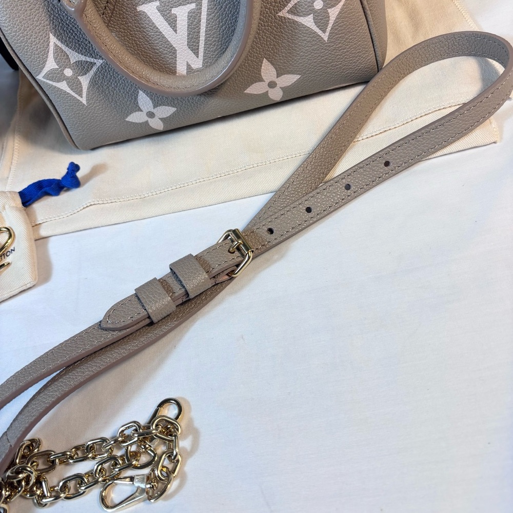 Beautiful Louis Vuitton Speedy Bandouliere 20 Dove Cream Sold - Picture 14 of 16